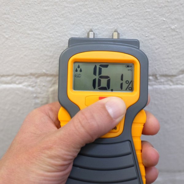 Moisture testing device