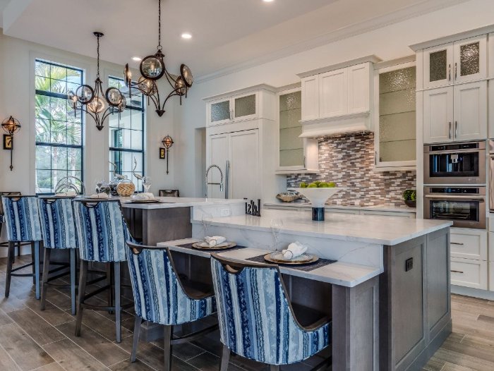 Waterproof flooring in a traditional family kitchen